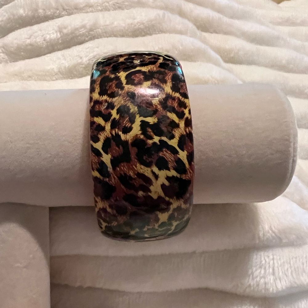 Vintage 90s Leopard Print Red Interior Bangle Bracelet Size 8 - Picture 3 of 7